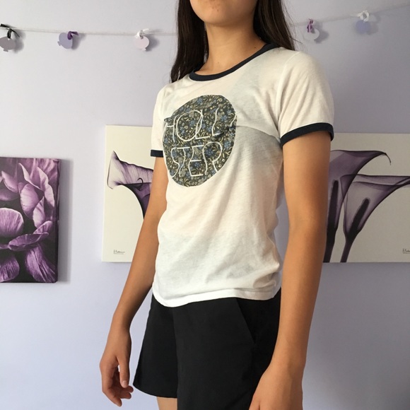 Hollister Graphic T-Shirt - Picture 2 of 7